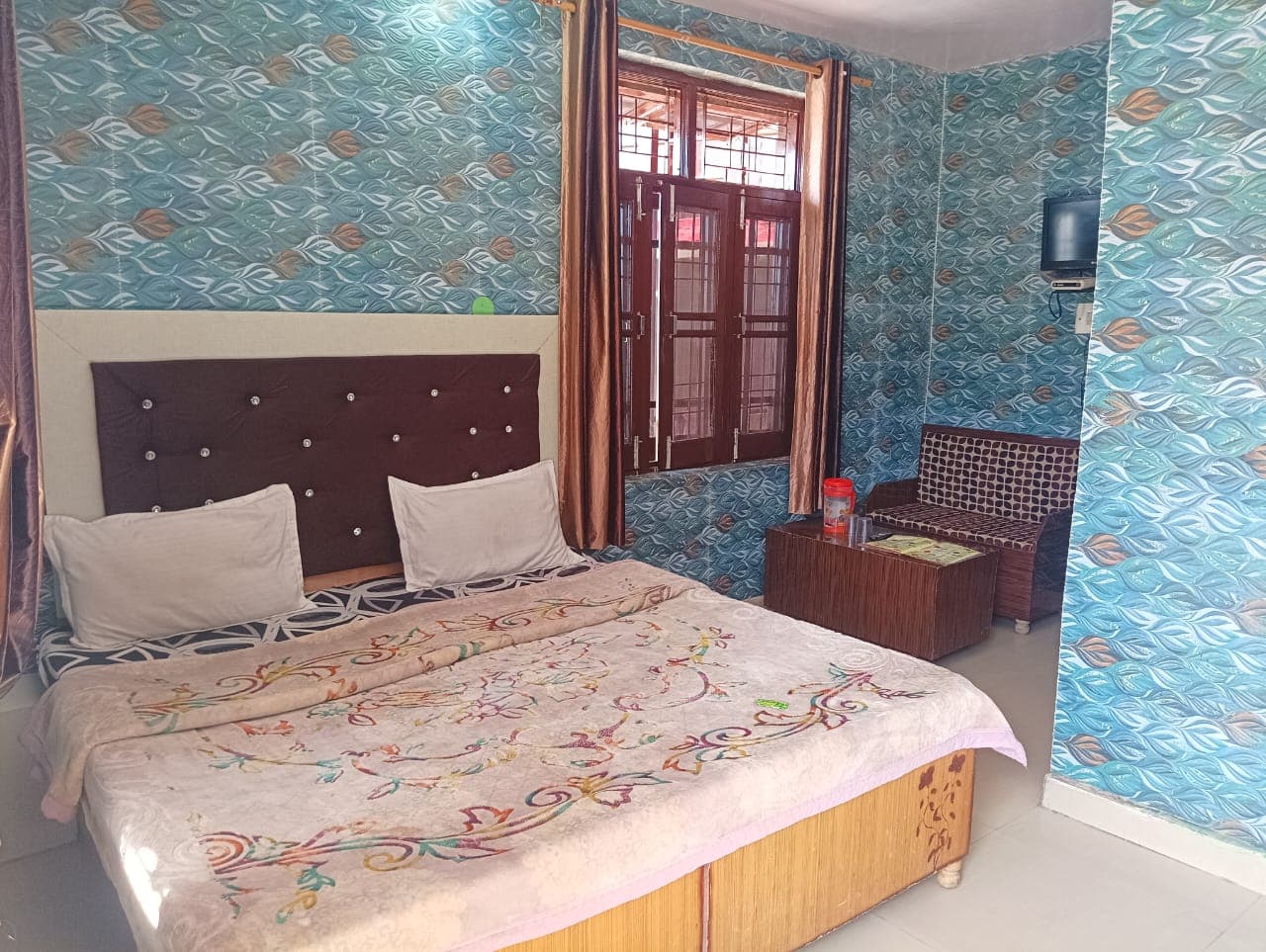Double bed room bedding detail at Karan Resort
