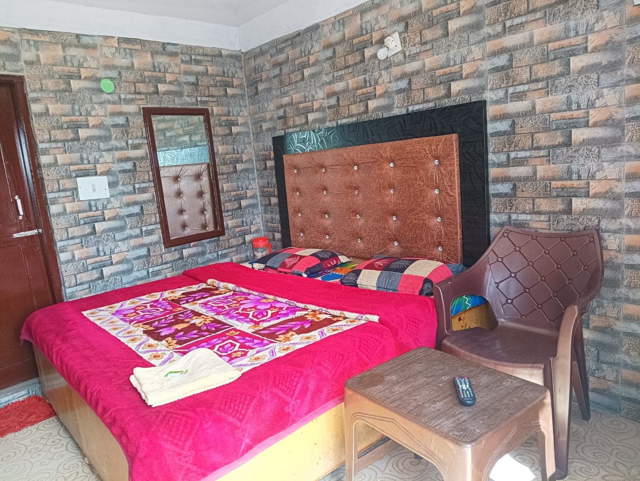 Double bed room lighting and decor
