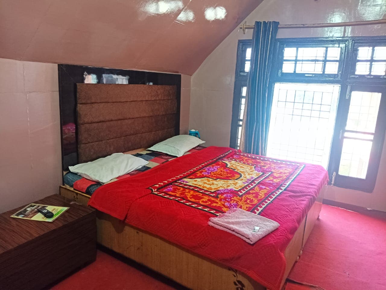 Double bed room detail